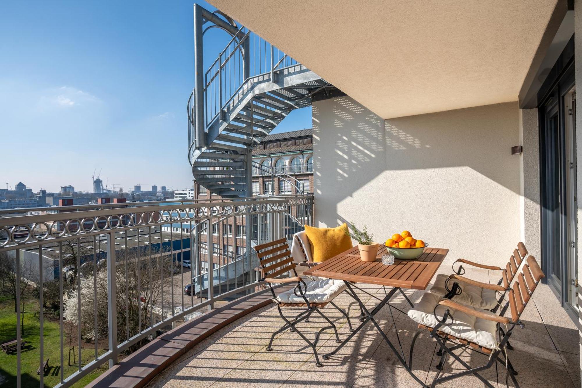 Cls Moderne City-Wohnung Hamburg Tiefgarage, E-Laden, Balkon, Parken, Blick Ueber Hamburg, Cafe Im Haus, Bus Gegenueber, Flex Check In Exterior photo